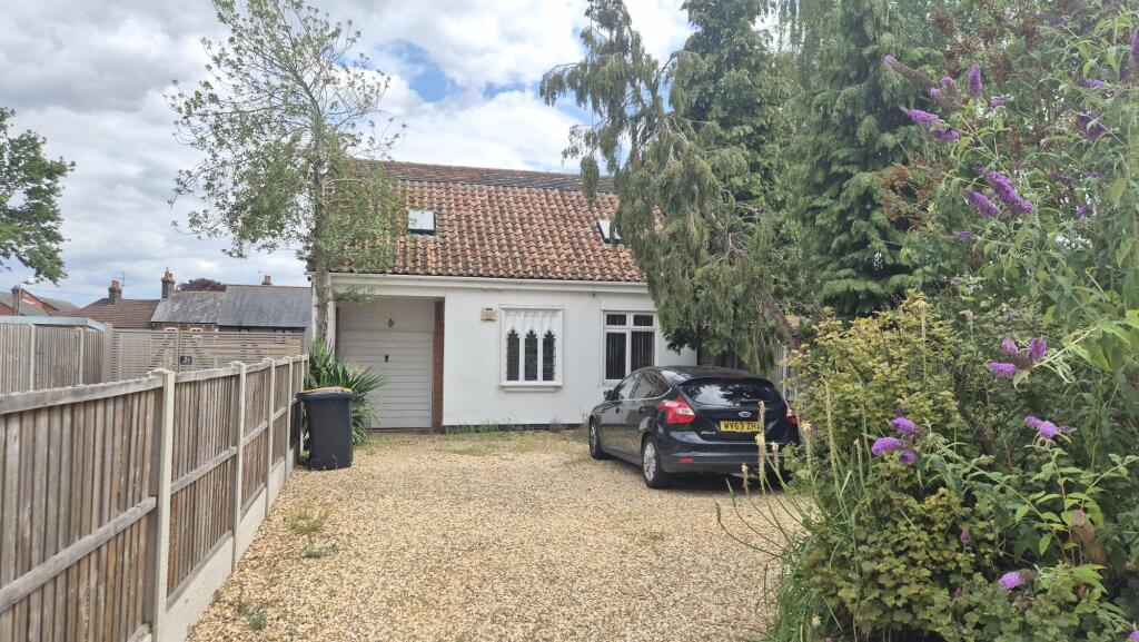 Main image of property: Chiltern Road, Dunstable, LU6