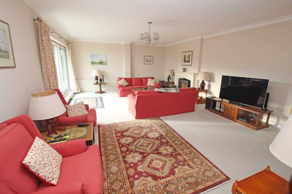 Meads Brow, Eastbourne, BN20 7UP photo 3