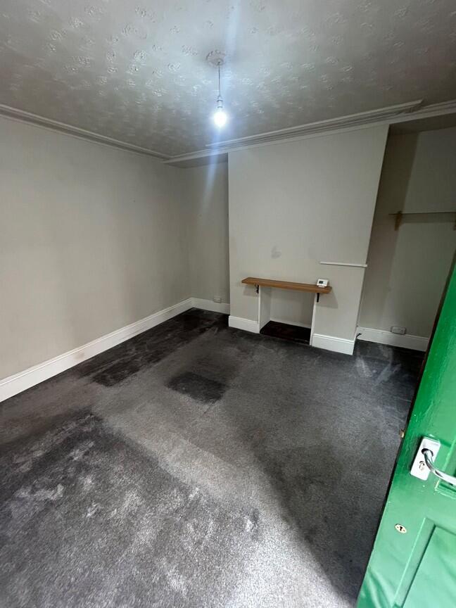 House in Leeds, New Scarbro', Bramley - View 4