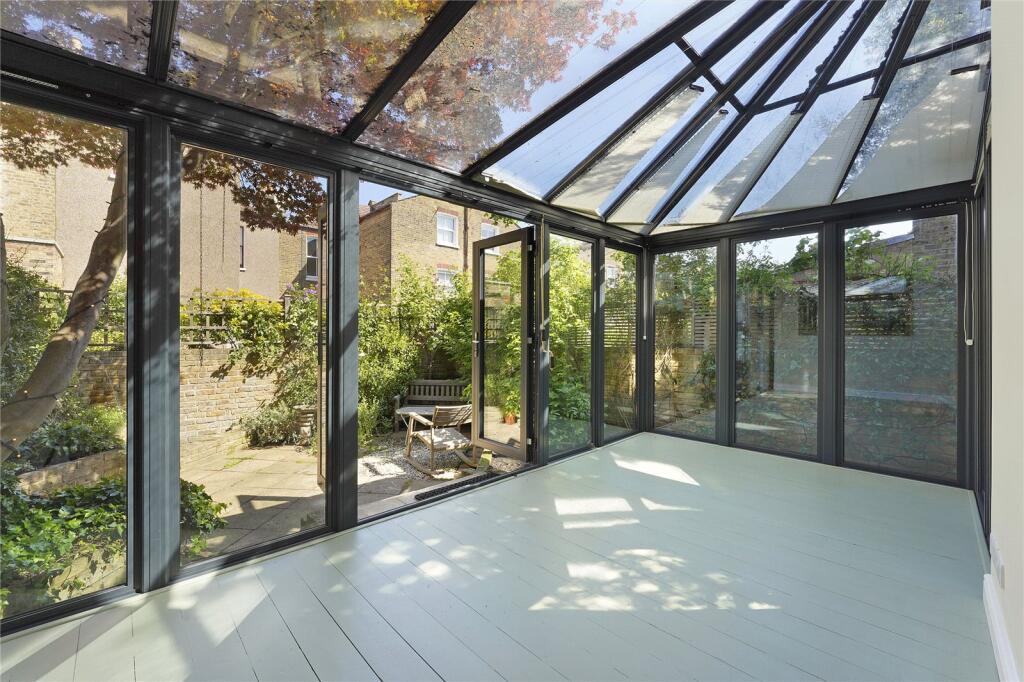 Apartment in London - More