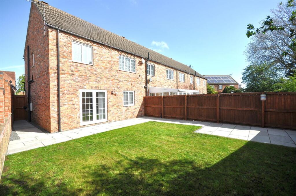House in Doncaster, Thorne - View 2