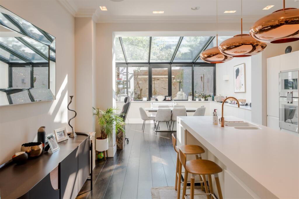 Apartment in London, Westbourne Green, Bayswater - More