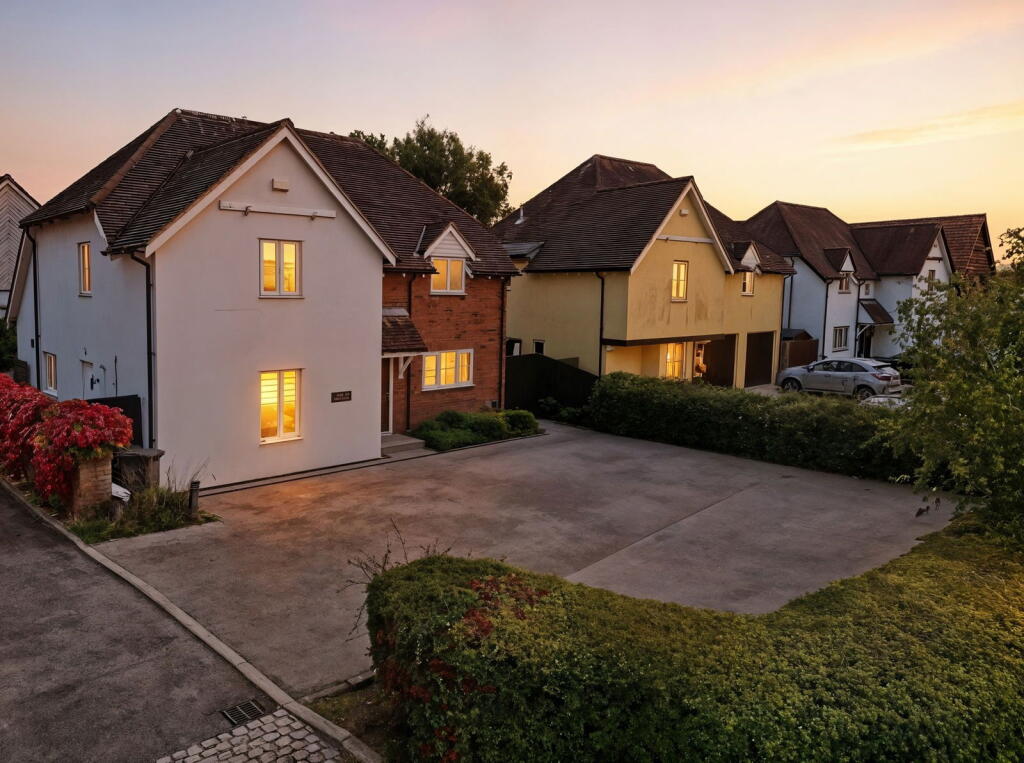 4-bed detached on The Old Orchard, Howe Green, Chelmsford, CM2 7TX, £800,000