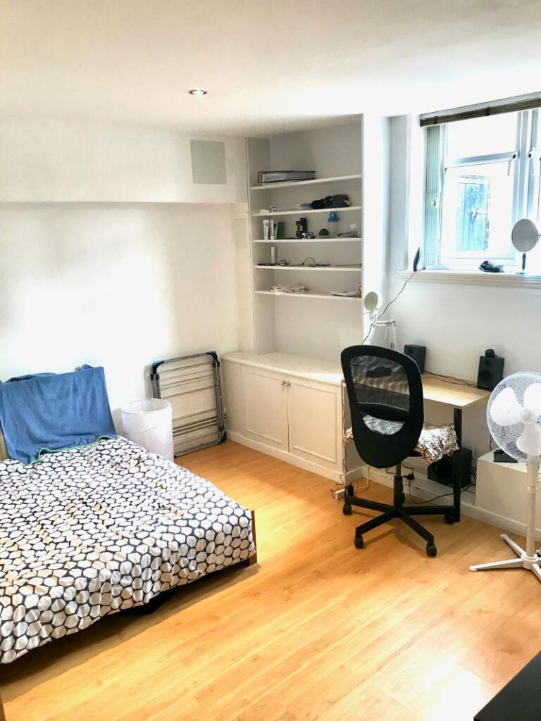House in London, Bromley-by-Bow, Poplar - More