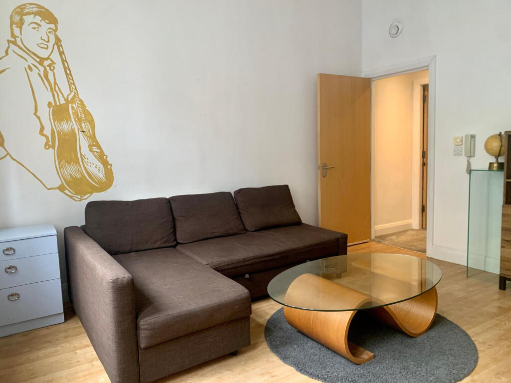 Apartment in Liverpool - More
