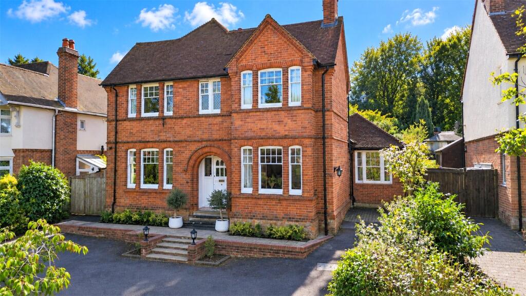 Main image of property: Oak Tree Road, Tilehurst, Reading, Berkshire, RG31