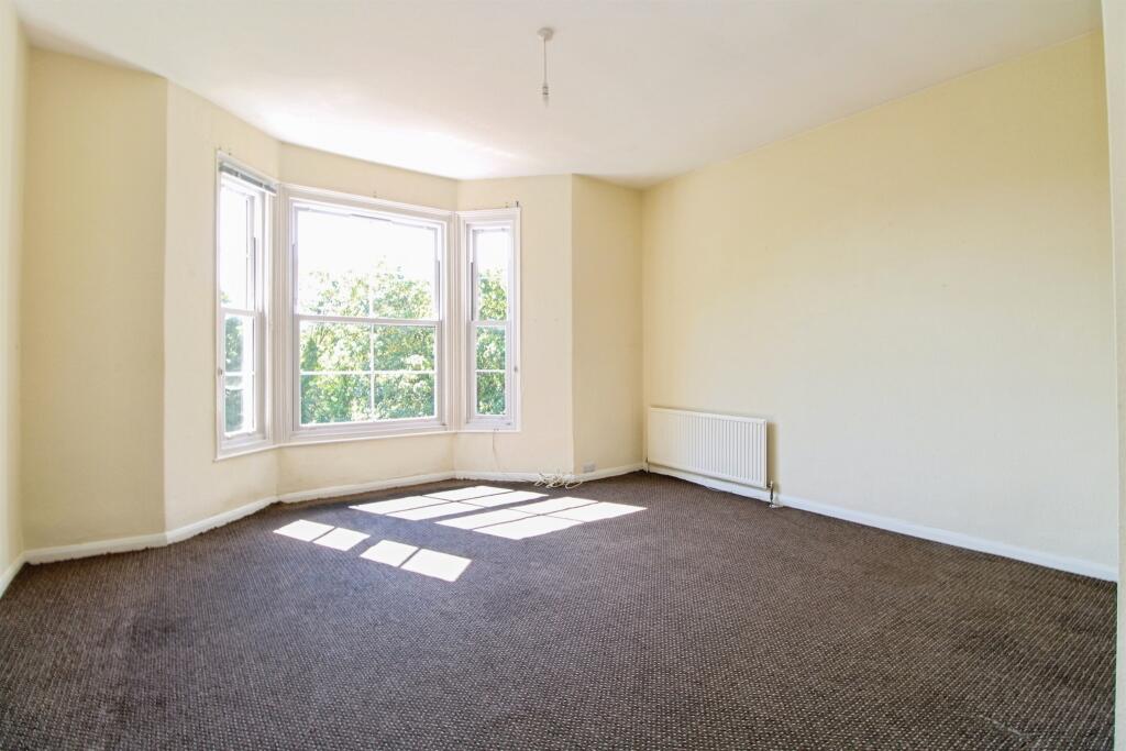 Apartment in Torquay, Torbay - View 4