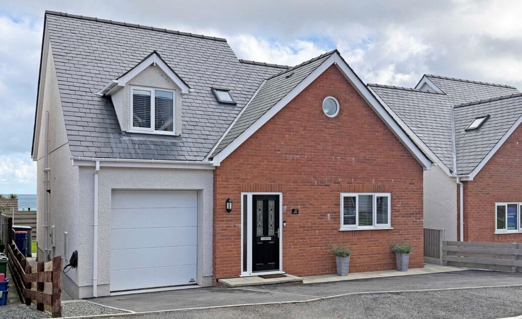 3-bed detached on Parys Uchaf, Bull Bay, Amlwch, Isle of Anglesey, LL68, £355,000