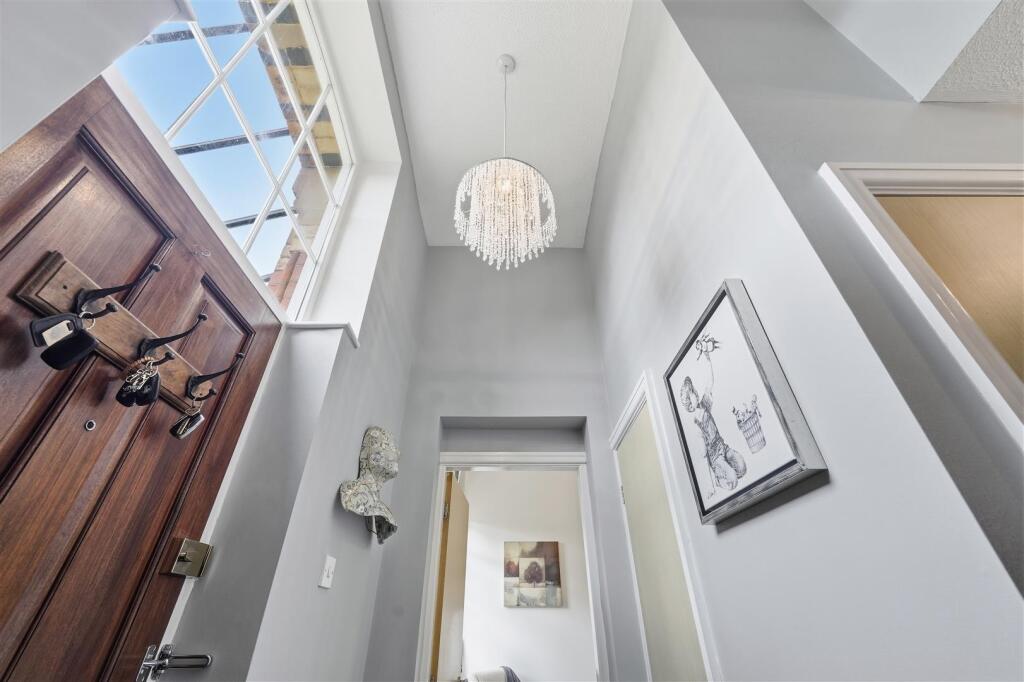 Apartment in Macclesfield, Cheshire East - More