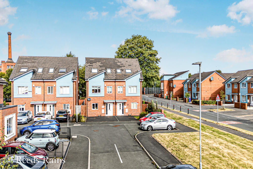 4-bed semi-detached on Carmody Close, Manchester, M40, £350,000