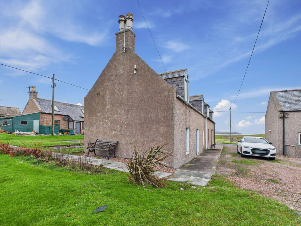2-bed semi-detached on Whinnyfold, Peterhead, AB42, £160,000