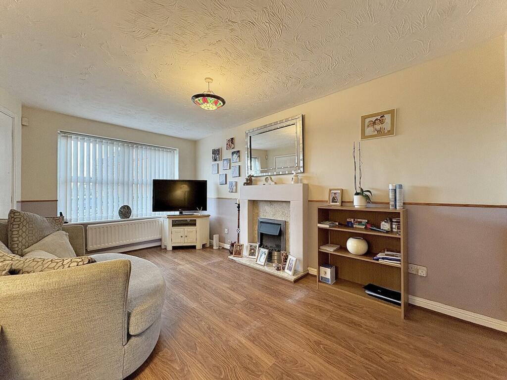 Garrick Close, EARLS KEEP, DY1 3DF photo 3