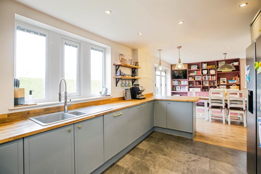 House in Halifax - View 4