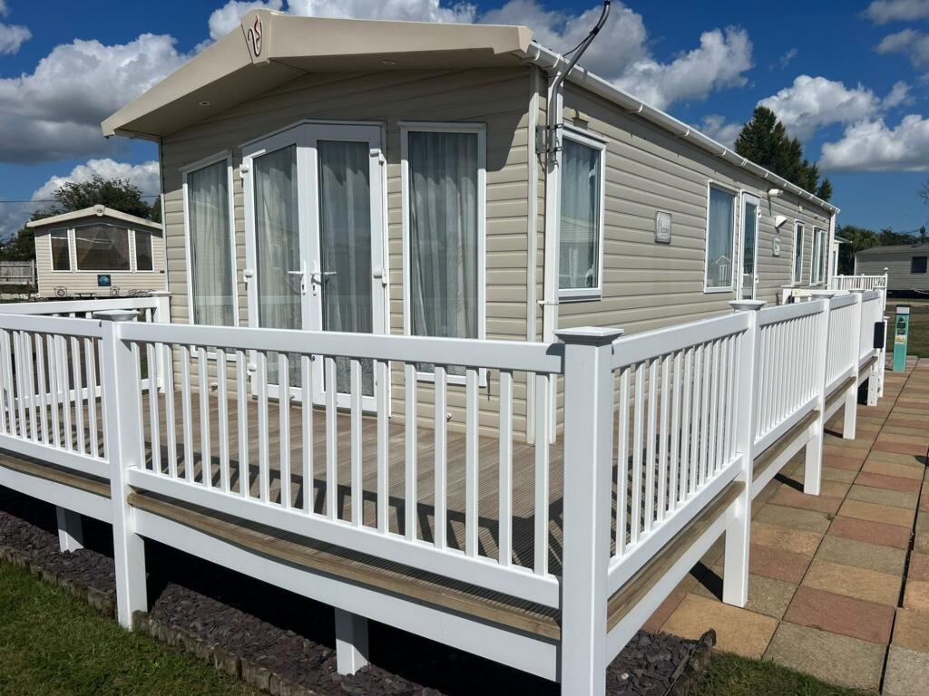 2-bed caravan on Butt Lane, Burgh Castle, £24,000