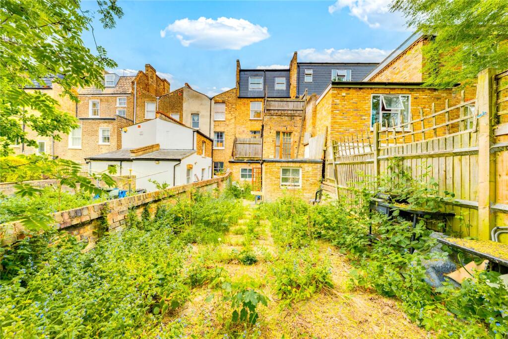Apartment in London - More