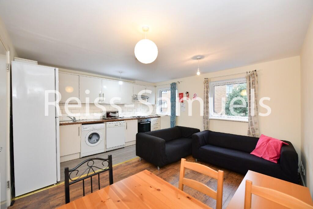 5 bedroom terraced house for rent