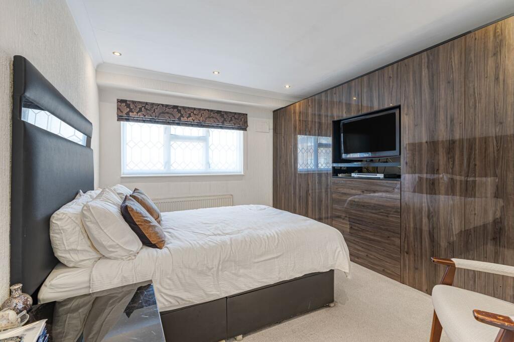 House in Spelthorne, Surrey - View 5