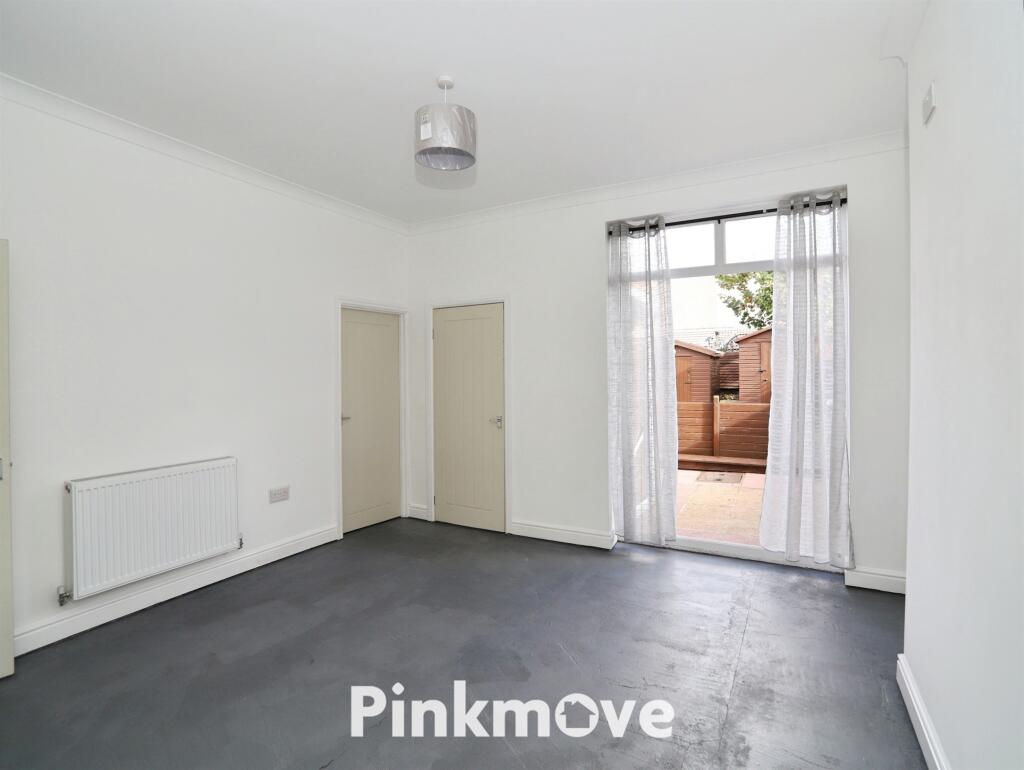 House in Newport, Eveswell, Beechwood - More