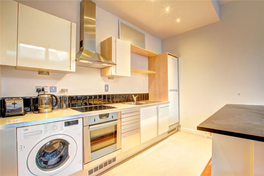 Apartment in Newcastle upon Tyne - View 3