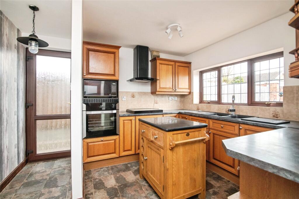 Illshaw Close, Redditch, Worcestershire, B98 photo 5