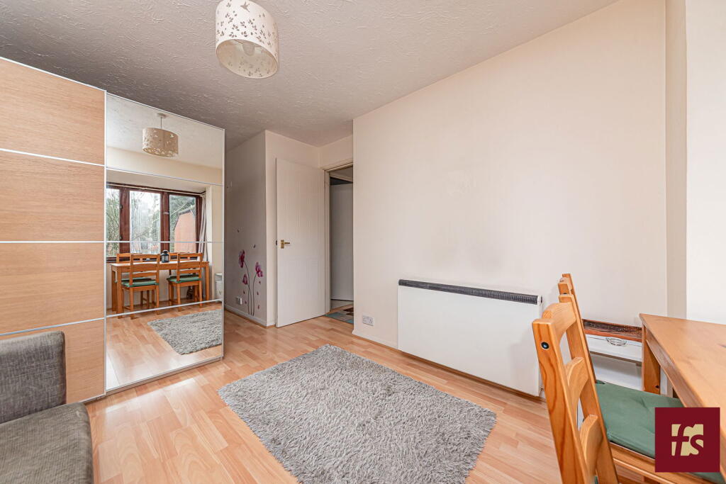 Wentworth Close, Crowthorne, RG45 6UL photo 4