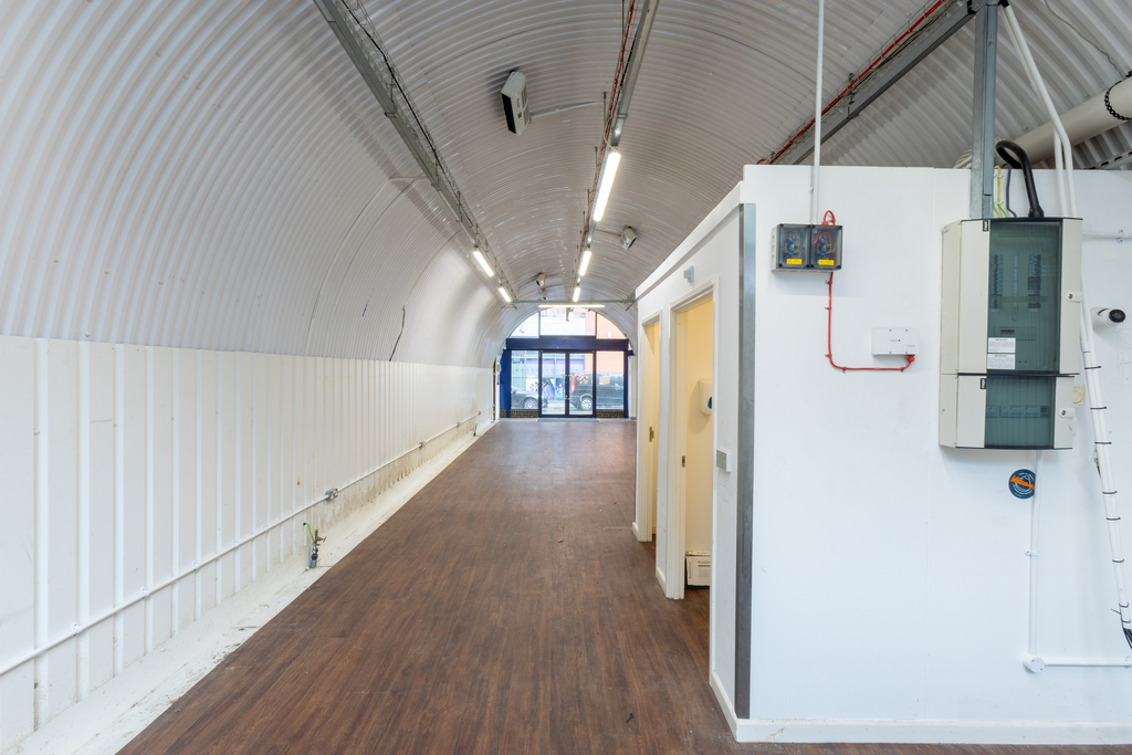 An empty arch with white lining
