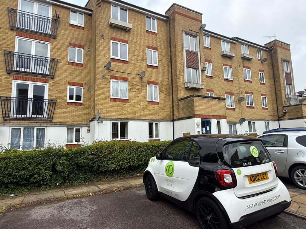 Main image of property: Dadswood, Harlow