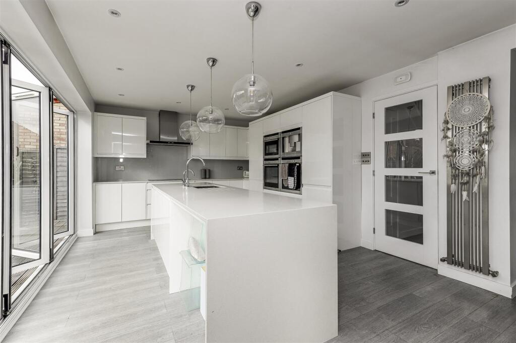 House in Broxbourne, Hammond Street - View 5