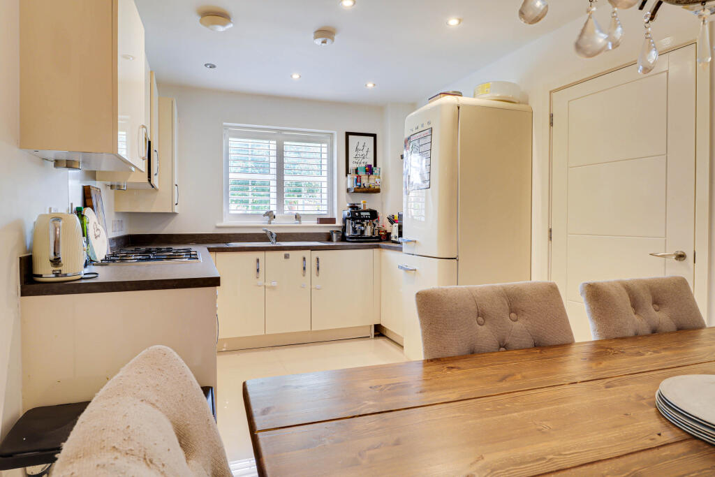 Percy Drive, Bricket Wood, AL2 photo 3