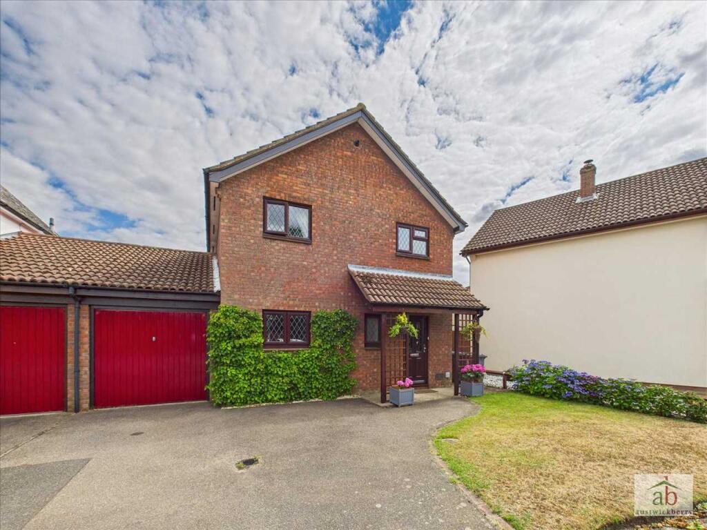 3-bed detached on Broomfield, Martlesham Heath, £390,000