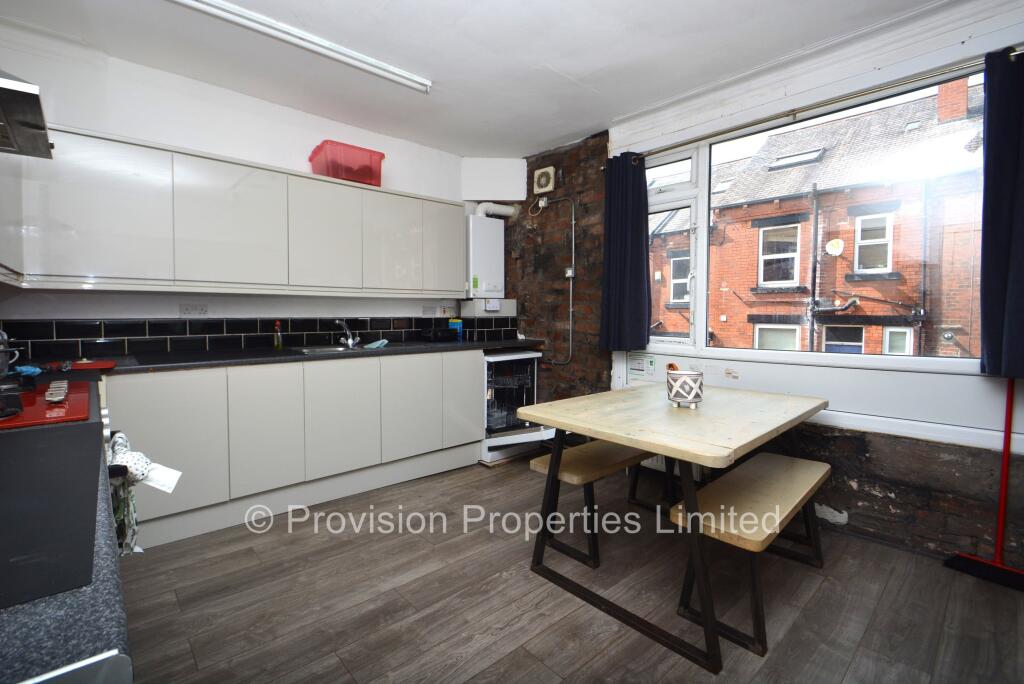 8 bedroom terraced house for rent