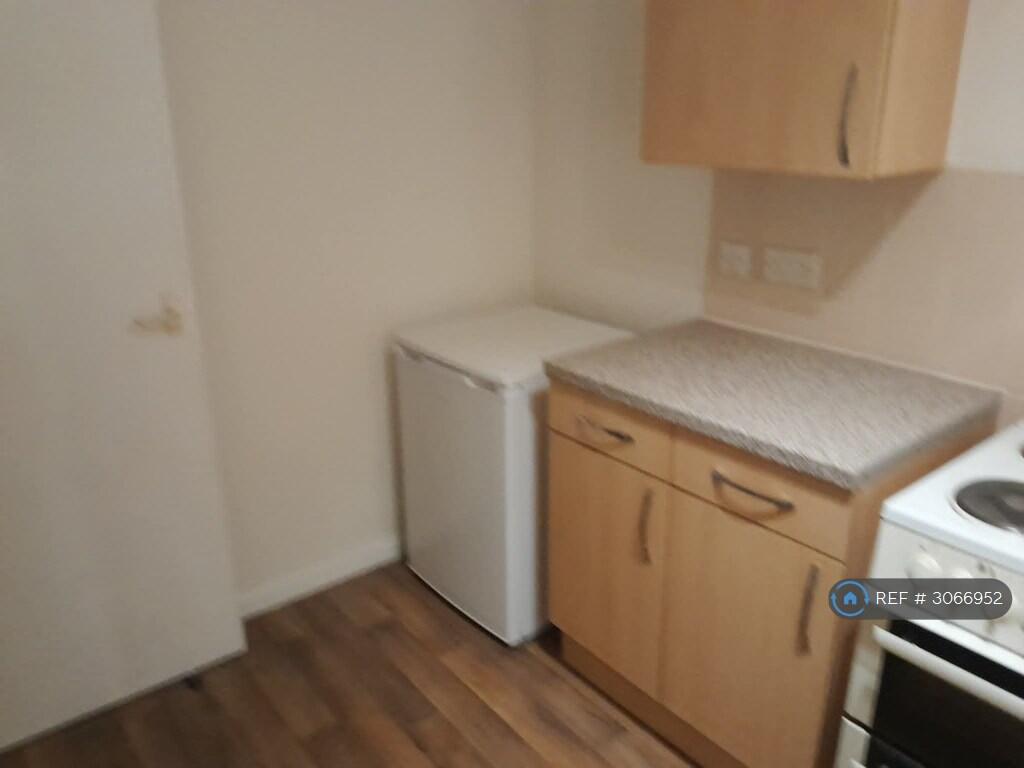 Apartment in Northampton, West Northamptonshire - View 5