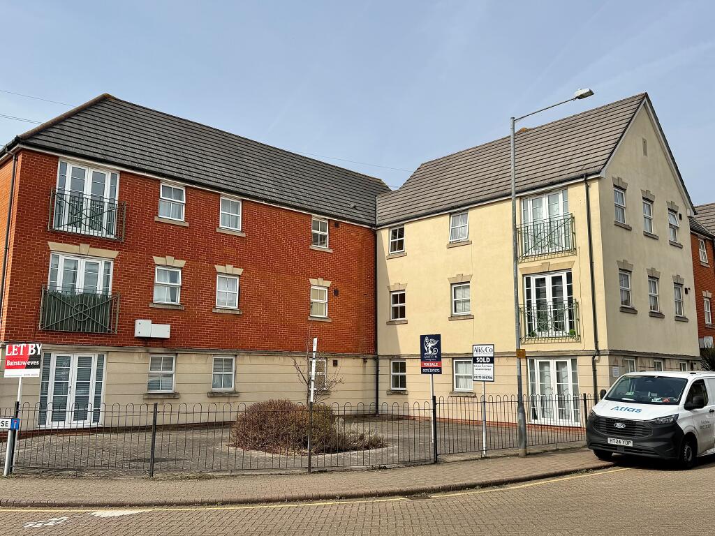 Main image of property: Rawlyn Close, Chafford Hundred, Grays, RM16