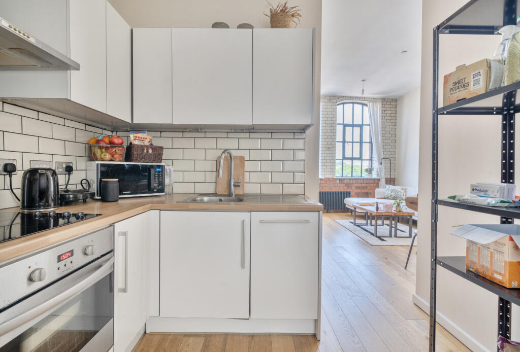 Apartment in Bristol, Southville - View 5