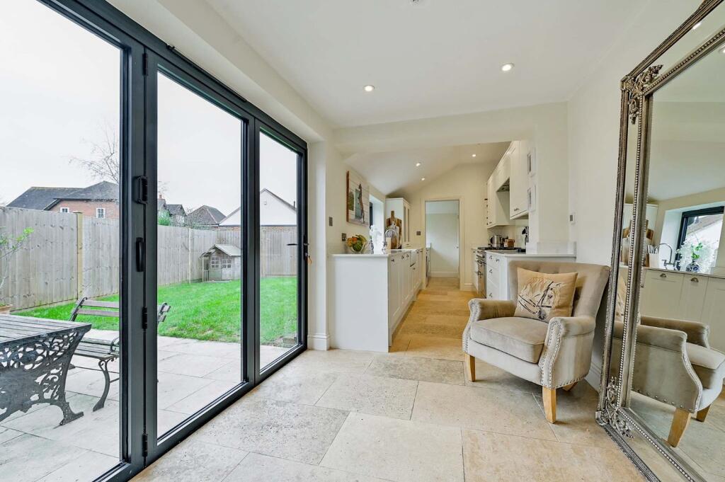 Newell Green, Warfield, Bracknell, Berkshire - View 4