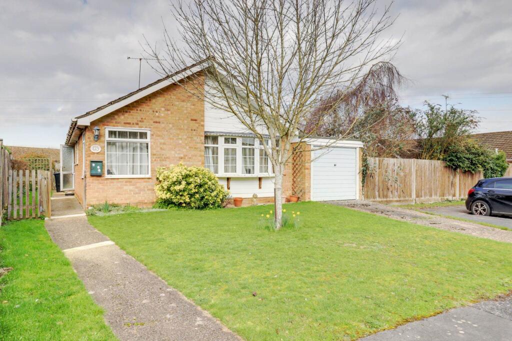 3-bed detached on Ilex Close, Sonning Common, South Oxfordshire, £499,950
