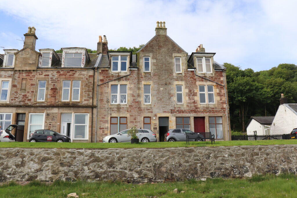 Main image of property: Flat 1/1 Glenarch, Kilchattan Bay