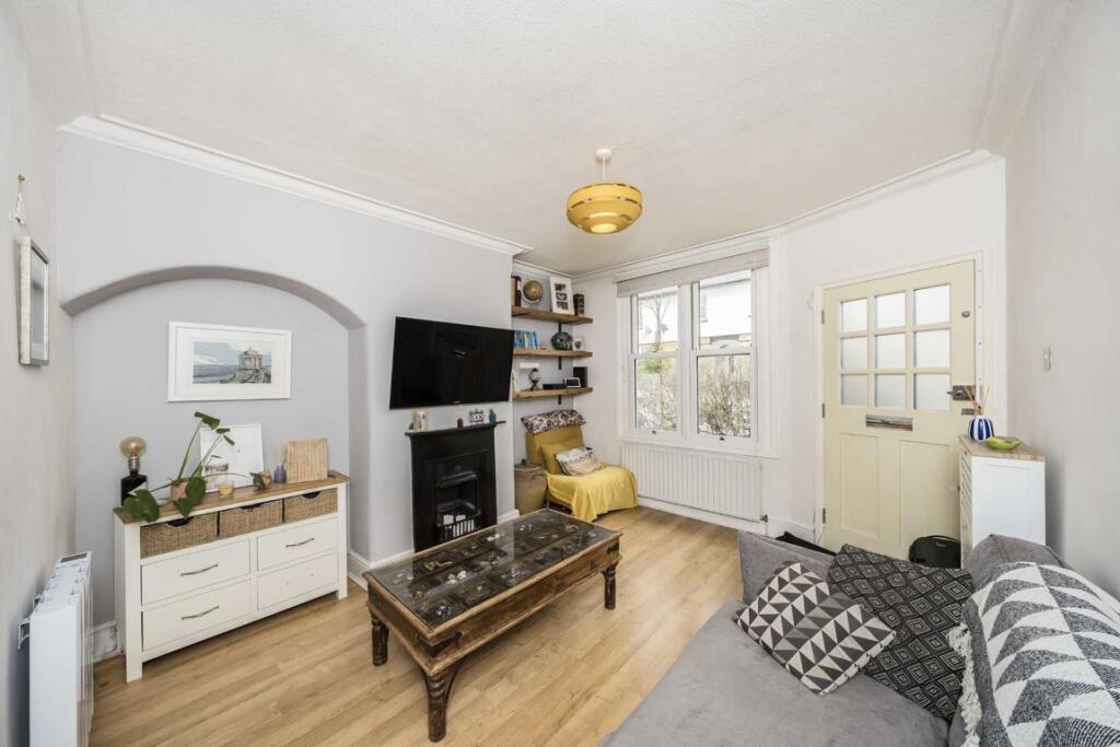 House in London, Upper Tooting, Furzedown - More