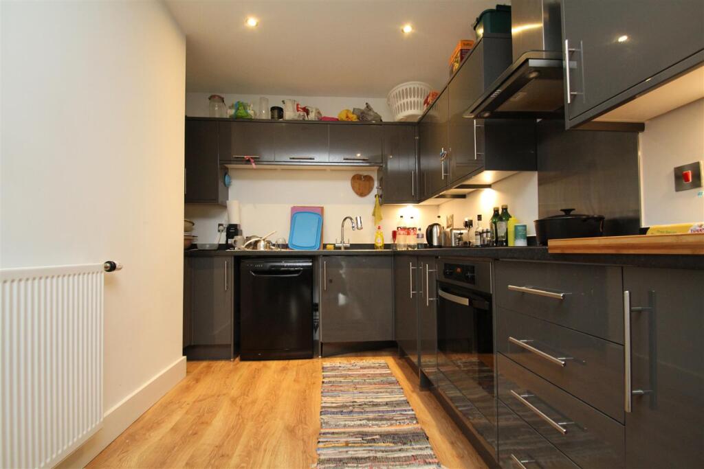 Apartment in London, Bow East, Bow - View 3