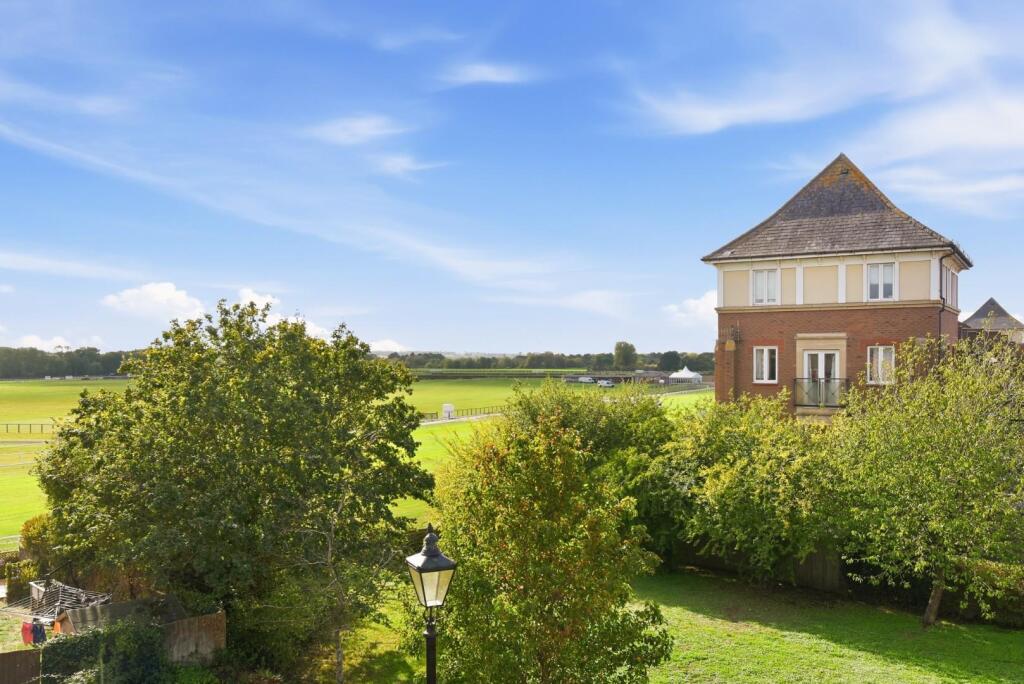 House in Stratford-on-Avon, Stratford-upon-Avon - View 2