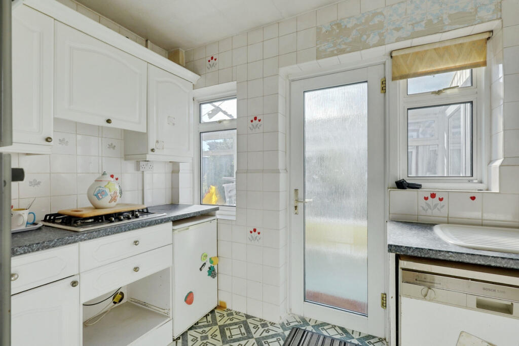 Abbotts Close, Leigh-on-Sea, SS9 photo 4