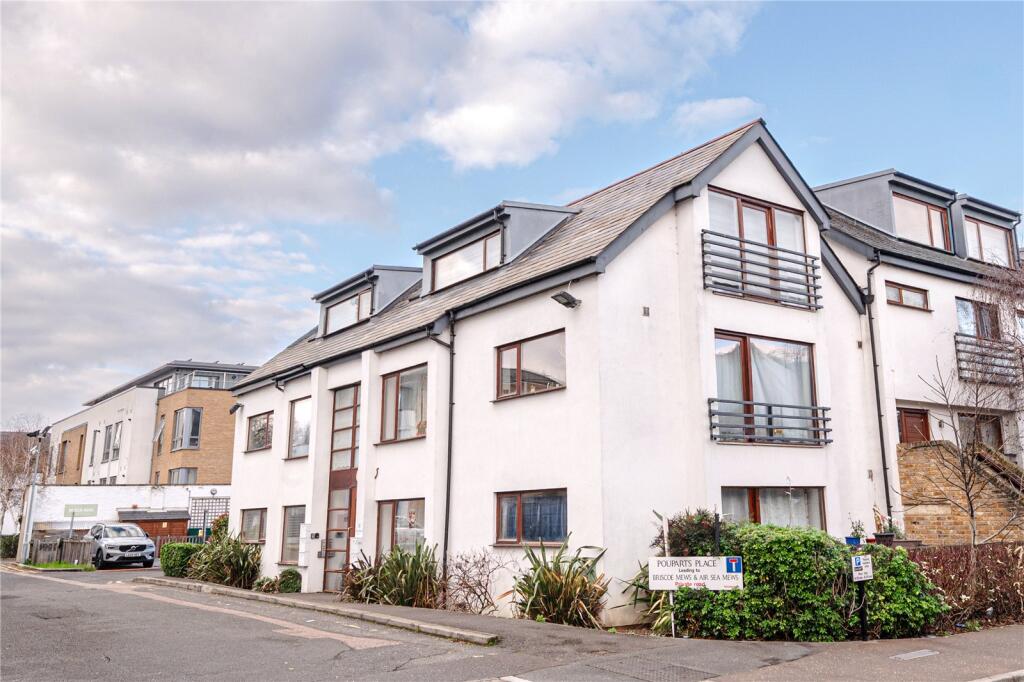 1-bed flat on Third Cross Road, Twickenham, £325,000