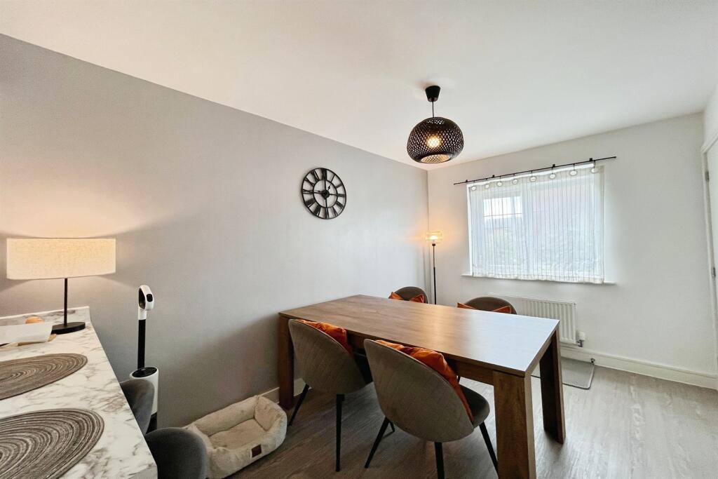 House in Wigan, Westleigh - More