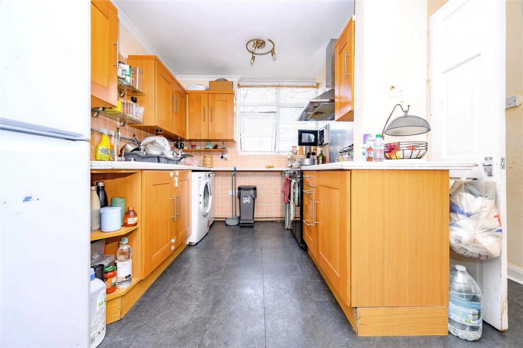 House in Dunstable, Central Bedfordshire - More