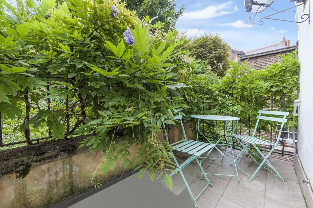 Apartment in London - More