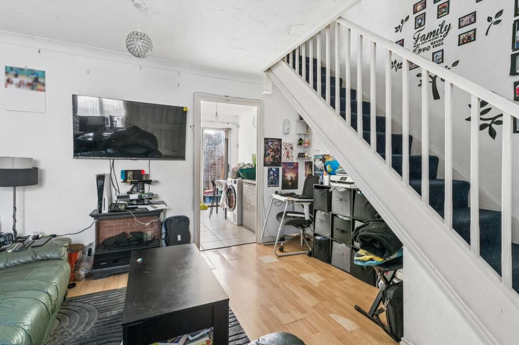 House in Stevenage, Hertfordshire - More