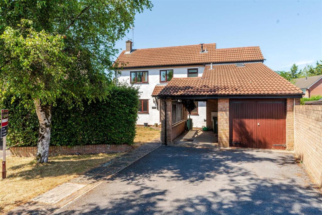 Main image of property: Spacious extended detached family home in the heart of Wrington