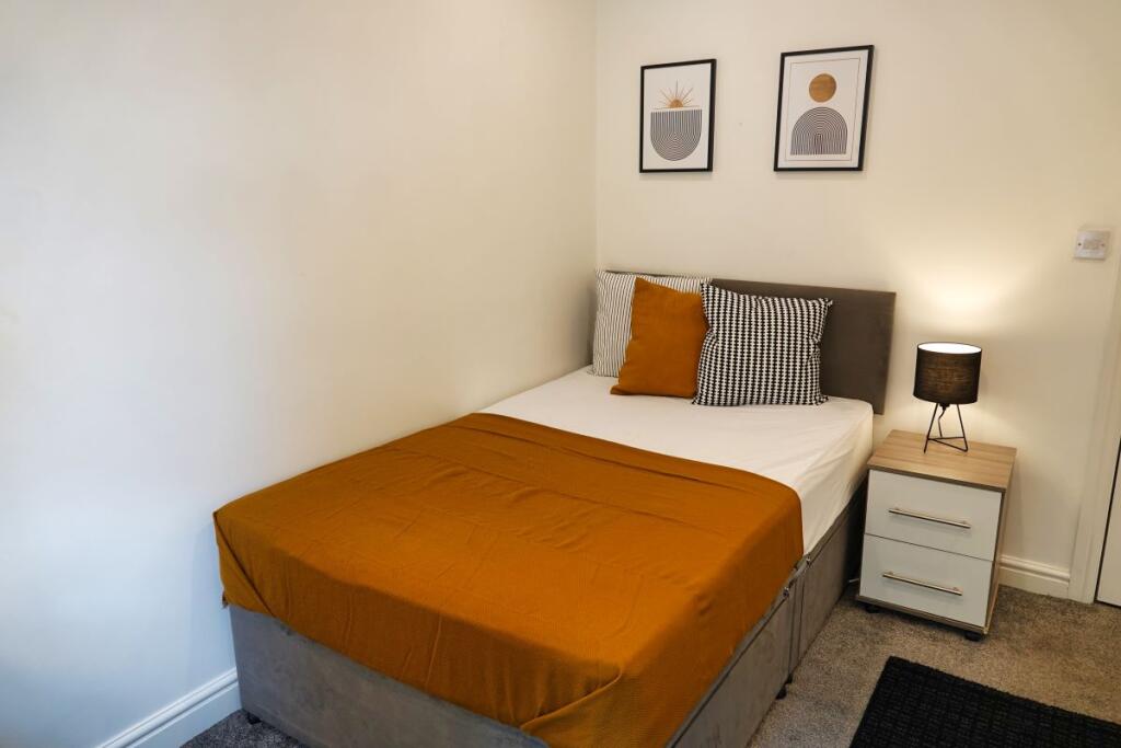 House in Croydon - View 5