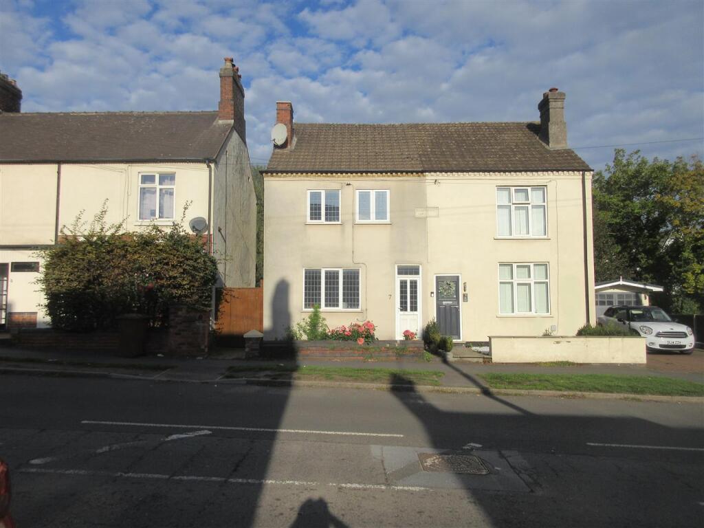 3-bed semi-detached on Hartshorne Road, Woodville, Swadlincote, £245,000