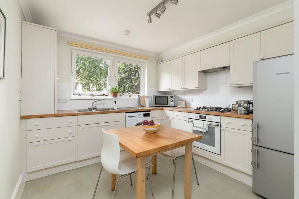 Apartment in Edinburgh - More